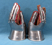 Cut and thrust gauntlets